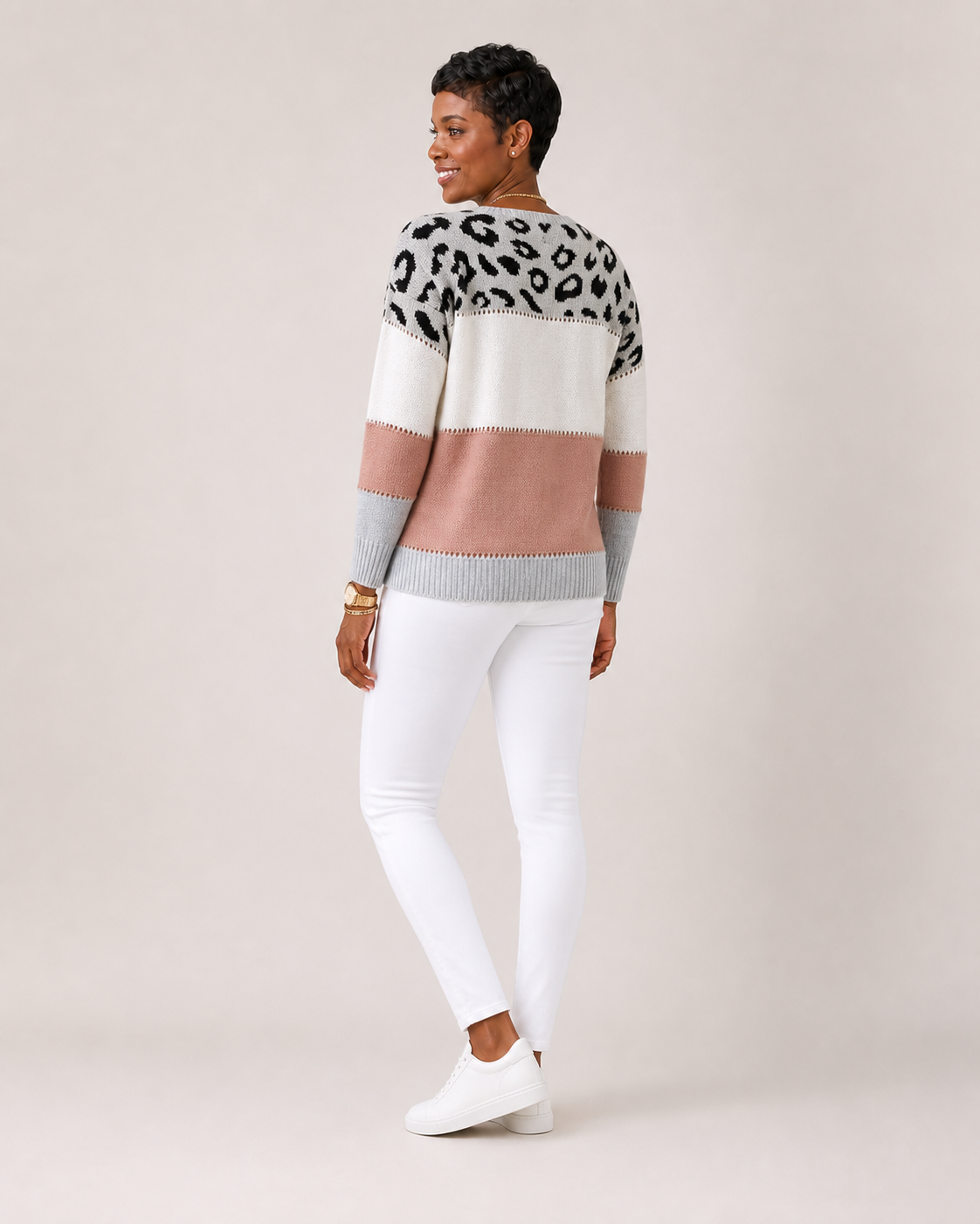 PASCA sweater rosa — vista traseira na modelo