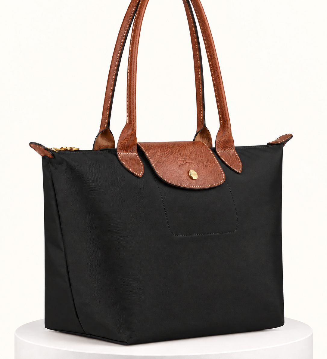 PLIAGE — preto, vista frontal, fundo branco marfim