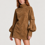 ROMY — aproximada, editorial em fundo greige claro