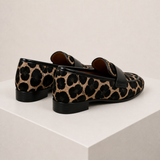 Loafers SABOT leopardo — vista traseira fechada e salto baixo
