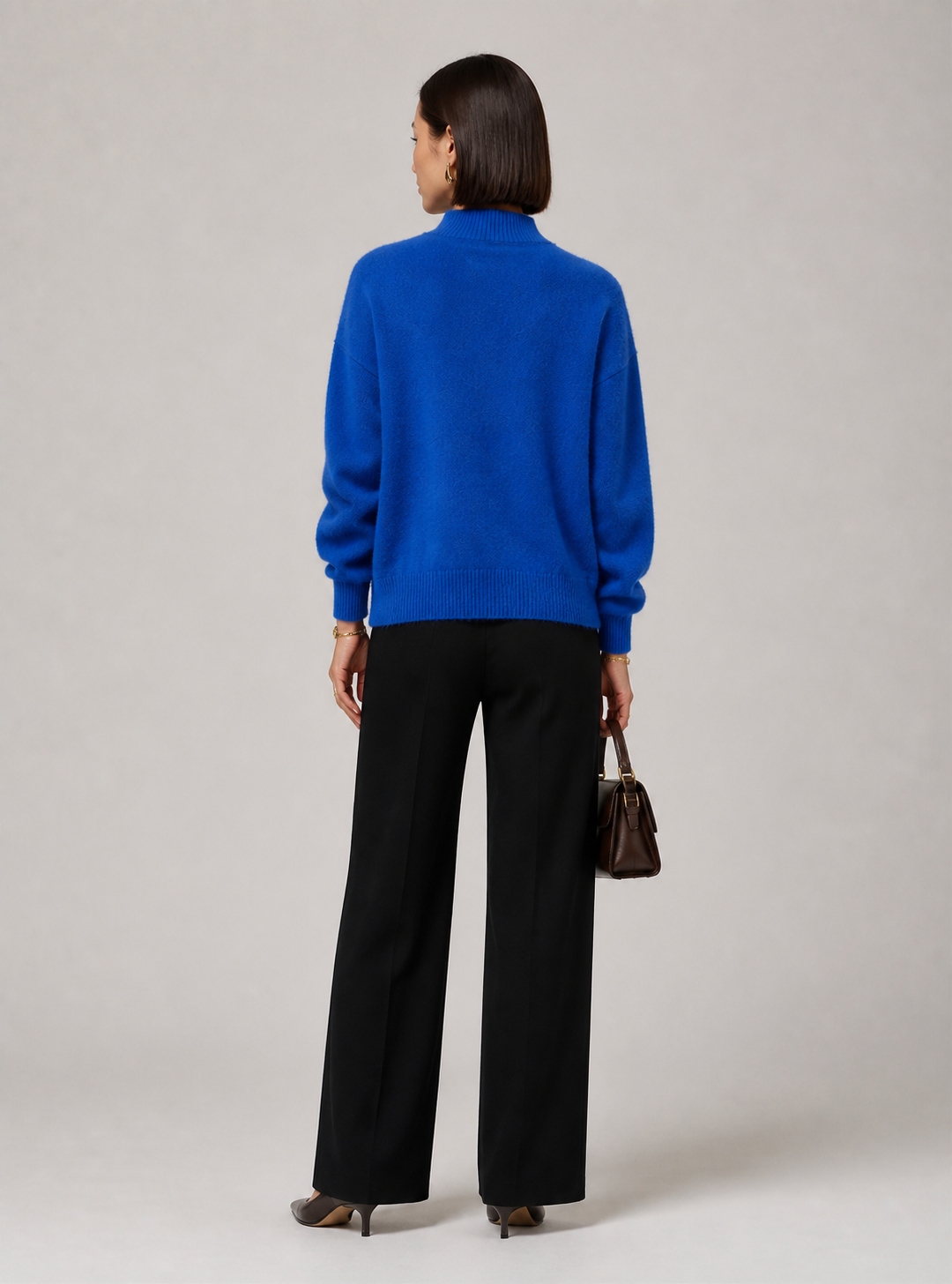 Sweater Yvonne azul — vista traseira em modelo