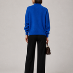 Sweater Yvonne azul — vista traseira em modelo